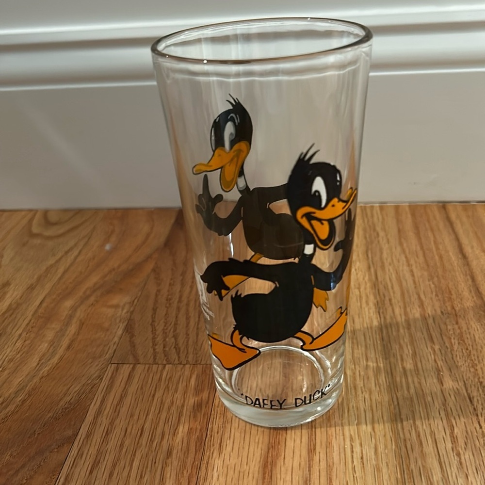 Vintage 1973 Pepsi Looney Tunes DAFFY DUCK Glass Cup collector series​